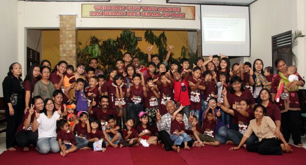 KPAR GKJW Pacitan berfoto bersama setelah acara Perayaan HSD dan Paskah Anak 2015